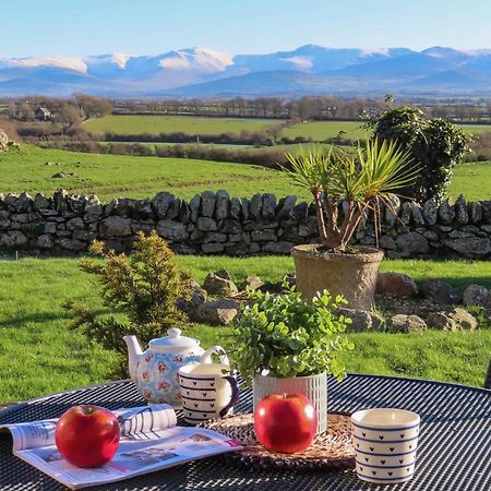 Cosy Barn Villa Dwyran Exterior photo