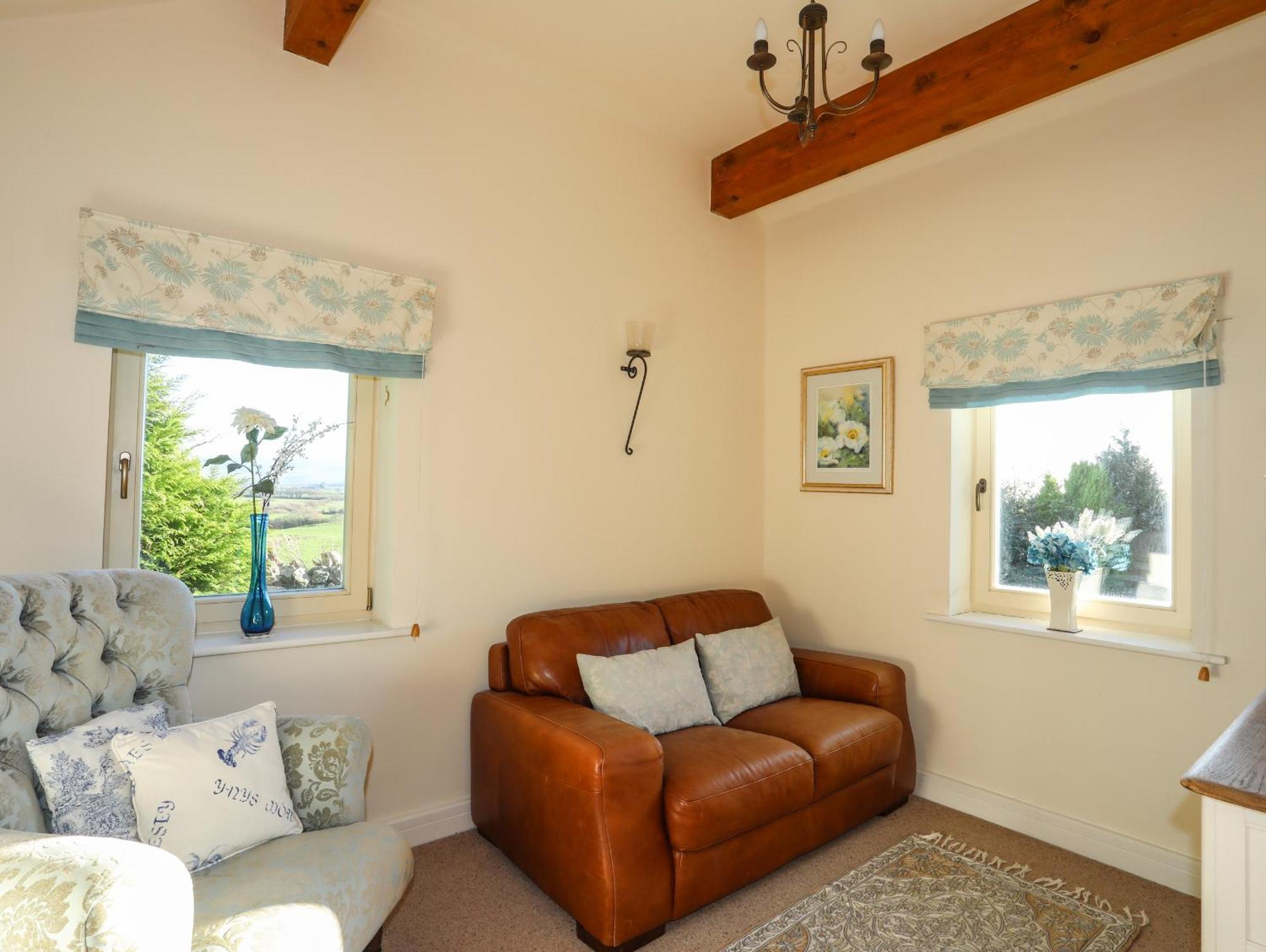 Cosy Barn Villa Dwyran Exterior photo