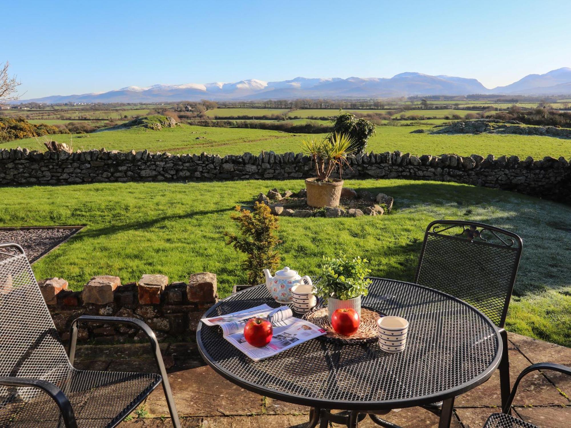 Cosy Barn Villa Dwyran Exterior photo