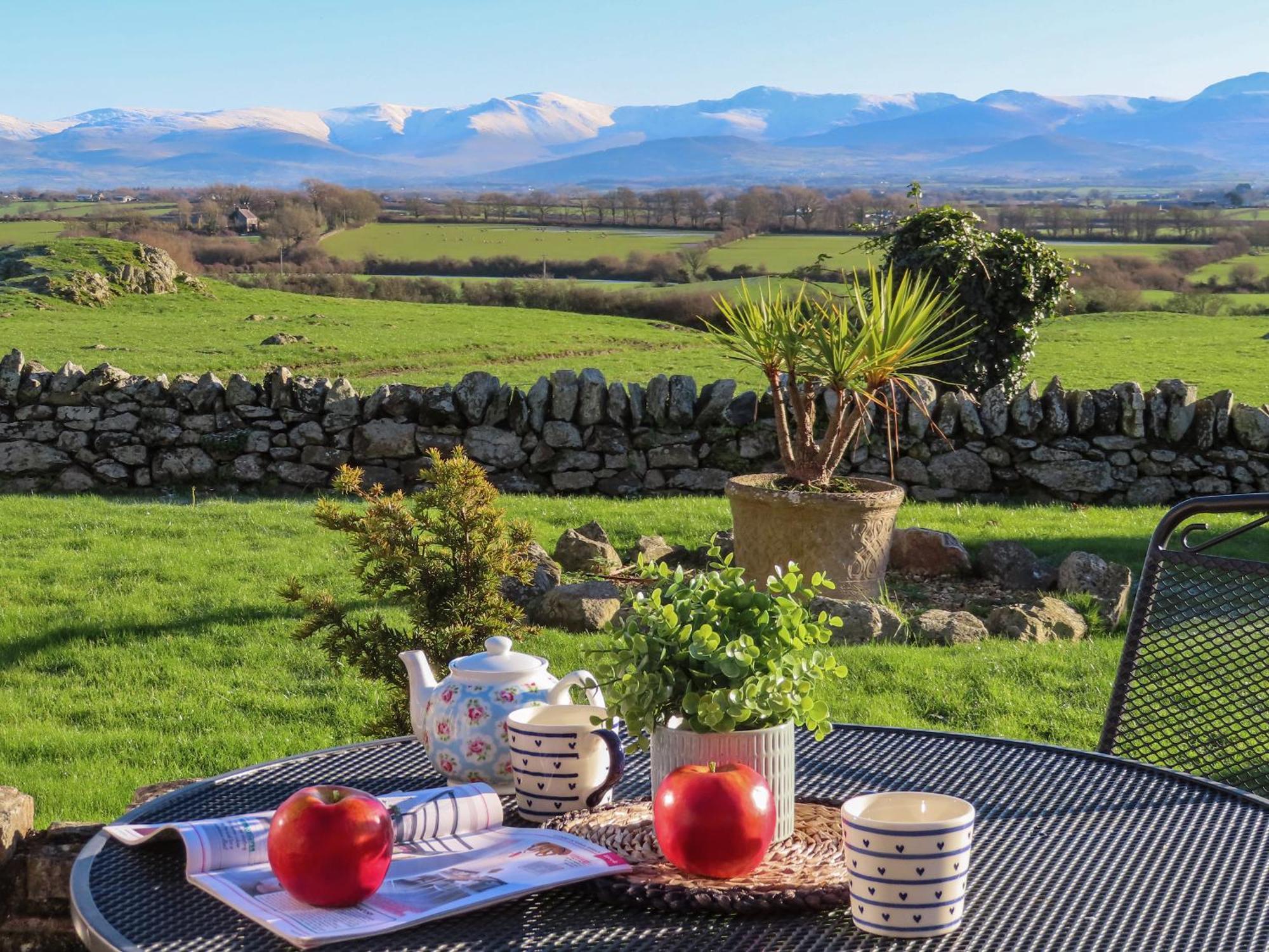Cosy Barn Villa Dwyran Exterior photo